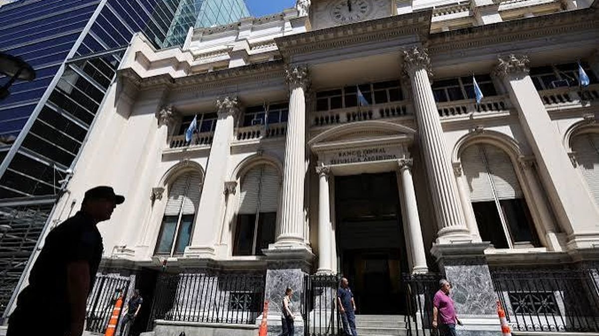 Escándalo por el oro: abogado pidió la detención de Luis Caputo, Santiago Bausili y Juan Curutchet