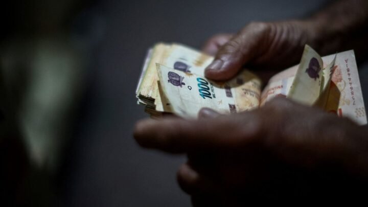 Escándalo salarial: los sueldos se esfuman y los trabajadores se quedan sin dinero antes del día 10