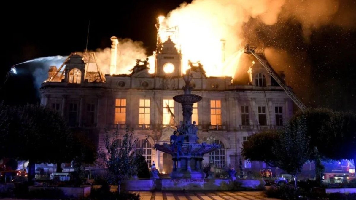 Francia endurece la seguridad e impone toques de queda ante el temor de nuevos disturbios