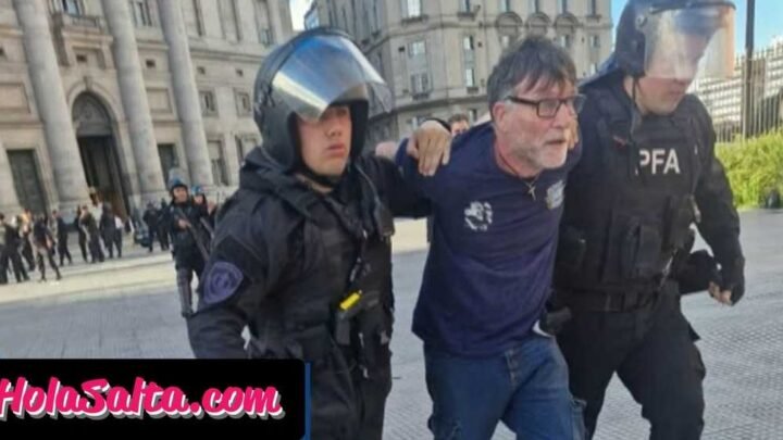 Tensión en Balcarce 50: detuvieron a tres personas tras un violento intento de ingreso a la Casa Rosada