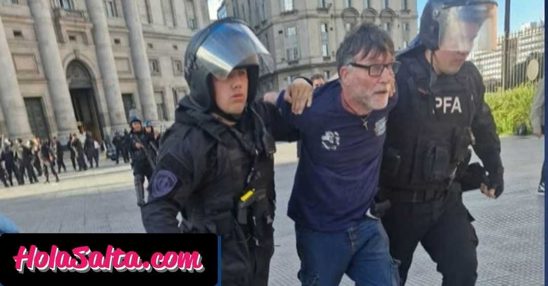 Tensión en Balcarce 50: detuvieron a tres personas tras un violento intento de ingreso a la Casa Rosada