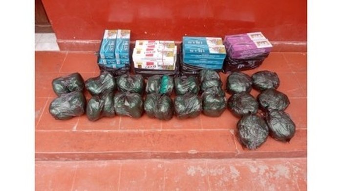 Joaquín Víctor González: incautaron 15 kilos de coca y cigarrillos en un remis ilegal