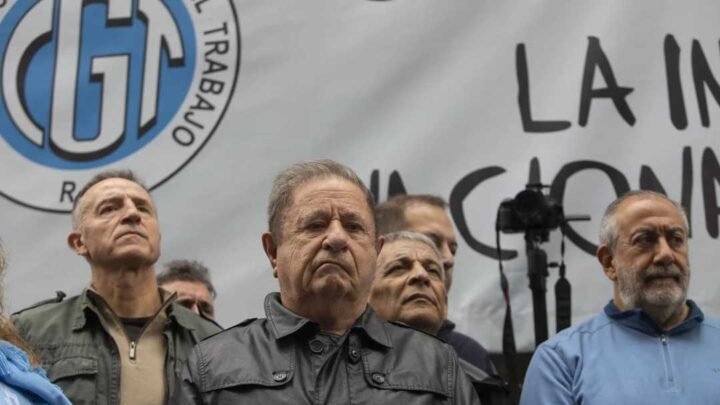 La CGT marchó en Buenos Aires en defensa de la industria nacional con duras críticas al Gobierno