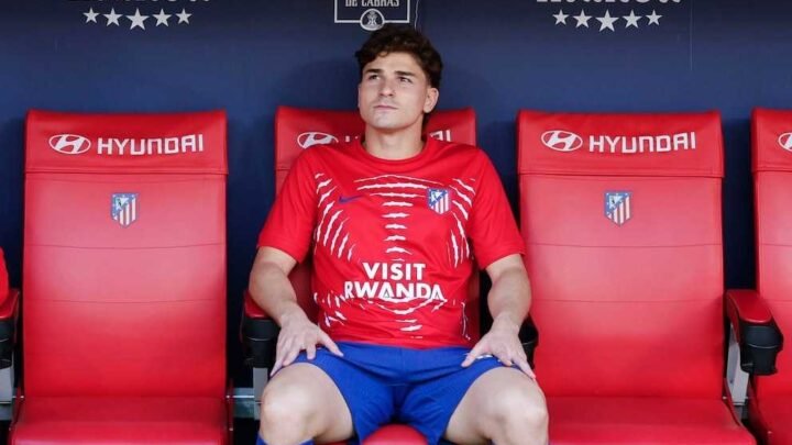 Julián Álvarez rompió con su representante tras el fallido pase al Barcelona