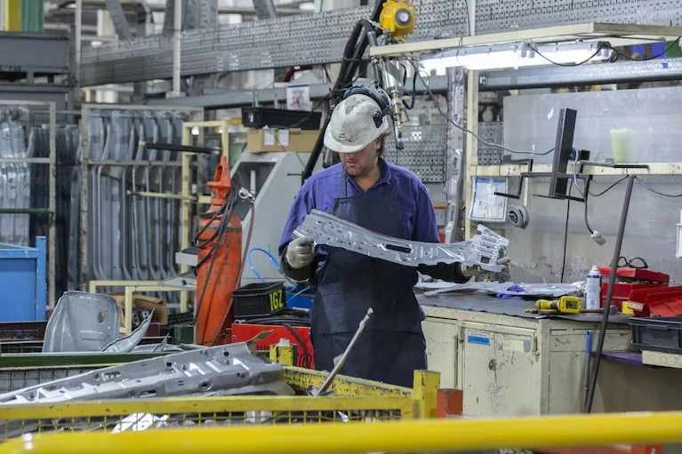 La industria nacional no logra recuperarse: cayó en septiembre y acumula nueve meses de retroceso