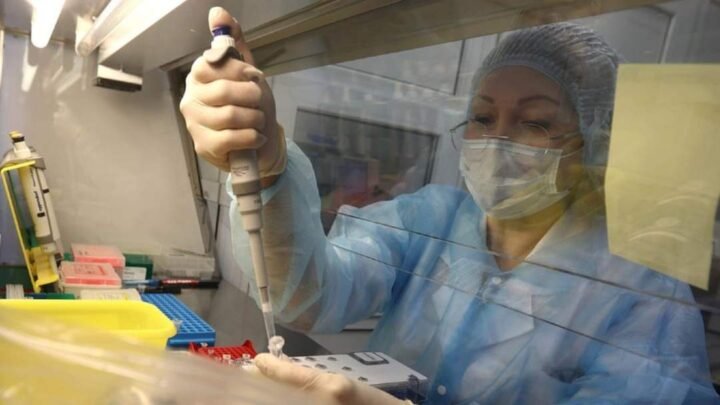 Escándalo y hermetismo en Rusia: la OMS exige respuestas tras una muerte sospechosa y un aislamiento masivo