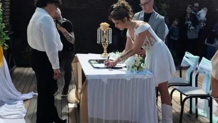 Escándalo en Neuquén: clausuraron el salón de su boda horas antes y terminaron casándose en la vereda