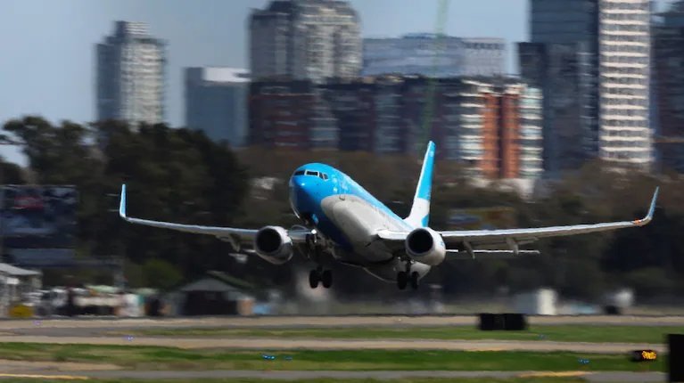 Turismo internacional en Argentina: subió la llegada de extranjeros y cayó el flujo de argentinos al exterior
