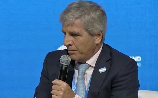 Escándalo en Tailandia: Luis Caputo insiste con el "excedente de dólares" mientras busca fondos ante el FMI