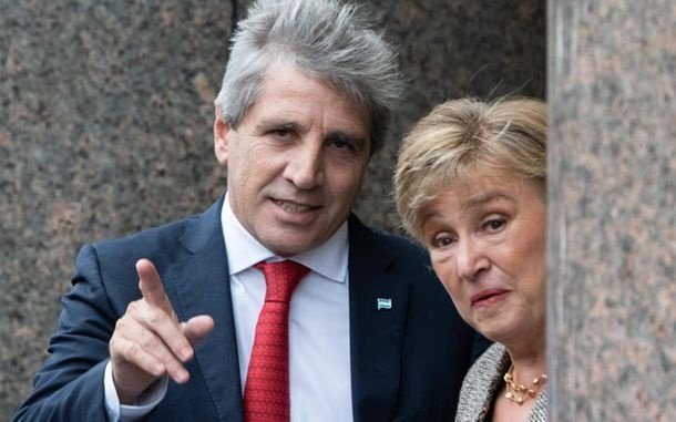 Luis Caputo inicia su agenda en Tailandia para negociar con el FMI un desembolso de US$ 869 millones, más deuda