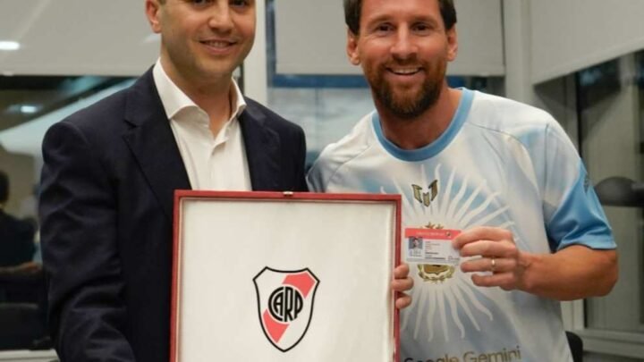 Lionel Messi emotivo homenaje River Plate detalle oculto carnet