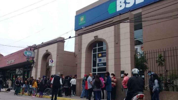 Escándalo en el Banco Santiago del Estero: multaron a la entidad con más de 83 millones tras la descompensación de dos