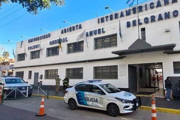 Alerta y tensión en el Colegio General Manuel Belgrano: tras una amenaza de tiroteo, exigen ingresar con bolsas translúcidas
