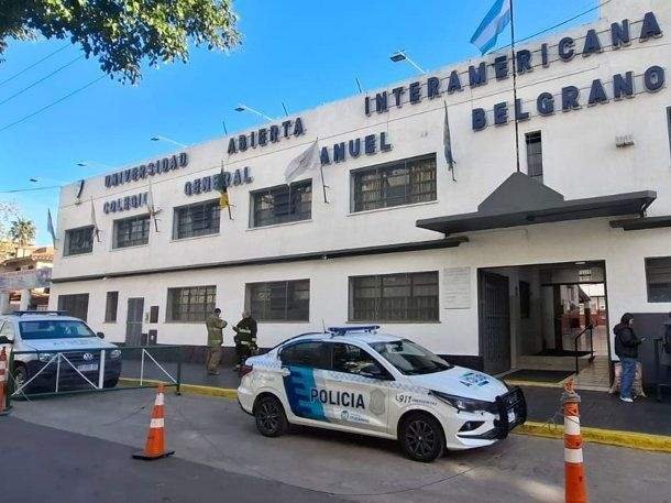 Alerta y tensión en el Colegio General Manuel Belgrano: tras una amenaza de tiroteo, exigen ingresar con bolsas translúcidas