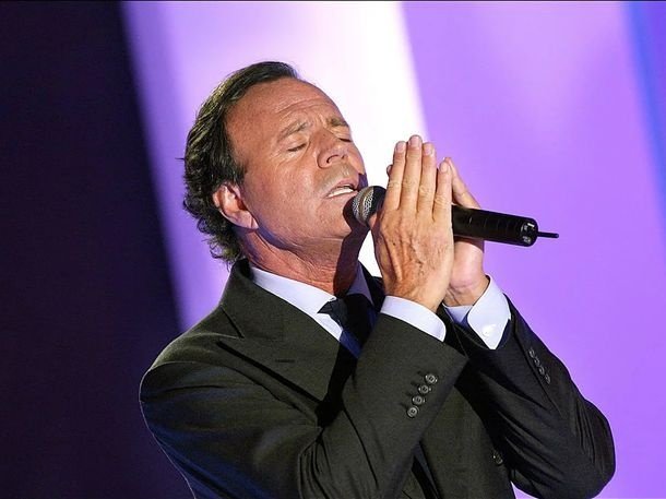 Escándalo internacional: la Justicia española podría investigar a Julio Iglesias por graves denuncias de abuso y explotación