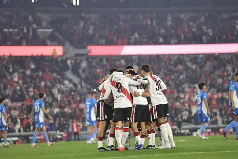 River le ganó a Estudiantes de Río Cuarto, se acercó a los playoffs y condenó a su rival al descenso