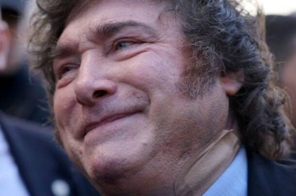 El misterio del apósito: la nueva versión sobre el accidente de Javier Milei en España