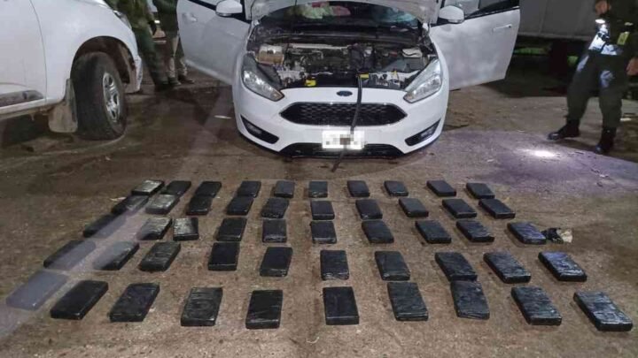 Golpe al narcotráfico en el norte: incautaron más de 53 kilos de cocaína ocultos en un vehículo y detuvieron a dos hombres