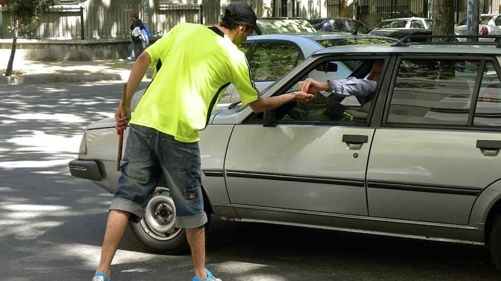Santa Fe prohibió a los cuidacoches y fijó penas de hasta 80 días de arresto