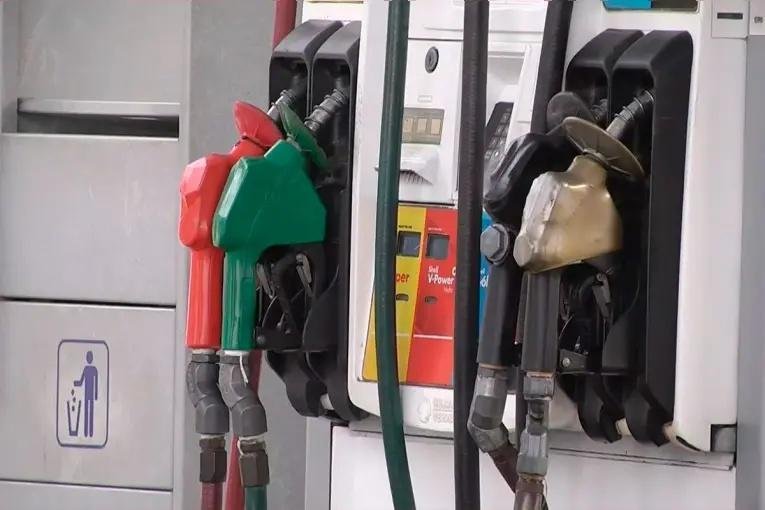 El Gobierno nacional postergó hasta diciembre el aumento de impuestos a los combustibles en todo el país