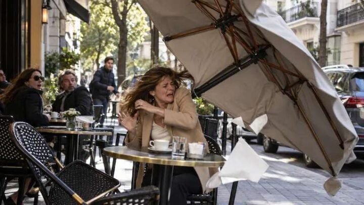 indemnización sombrilla Belgrano Tomaba café salió volando viento