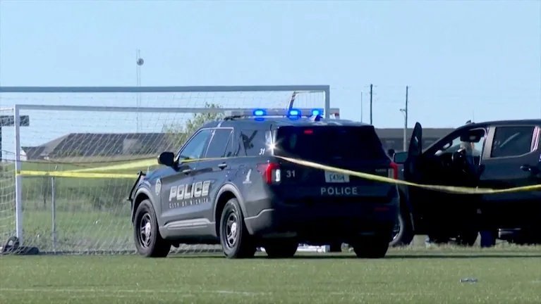 Tragedia en Estados Unidos: una camioneta irrumpió en un partido de fútbol infantil y dejó dos muertos