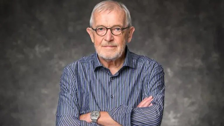 El físico Francis Halzen fue galardonado con el Premio Nobel de Física por su revolucionario trabajo con Neutrinos