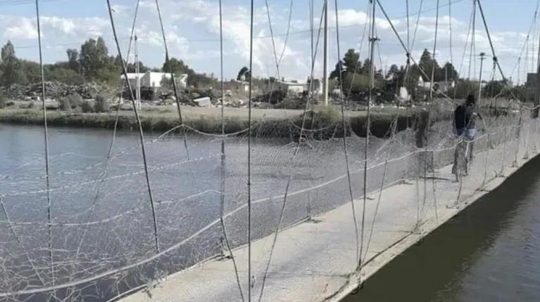 Un hombre bajó de un auto, mató a tiros a una mujer y escapó en Río Negro: sigue prófugo y la policía analiza una discusión