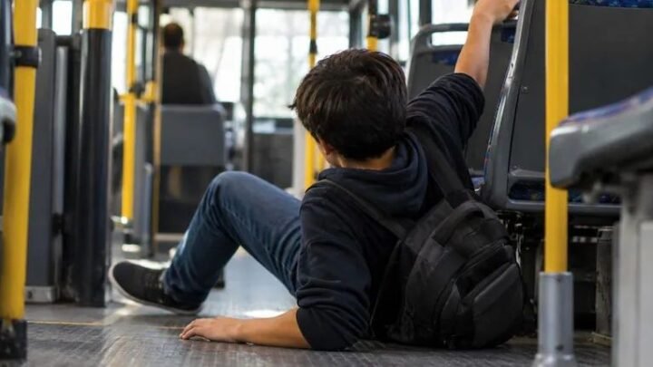 Justicia ordenó millonaria indemnización tras una brusca frenada que fracturó a un menor en un colectivo