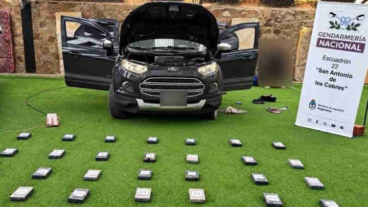Cayeron en la Puna salteña: transportaban 35 kilos de cocaína ocultos en un doble fondo