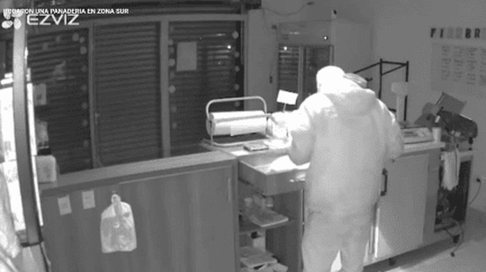 robo en Salta Brutal fiambrería entraron ventiluz llevaron 2 millones