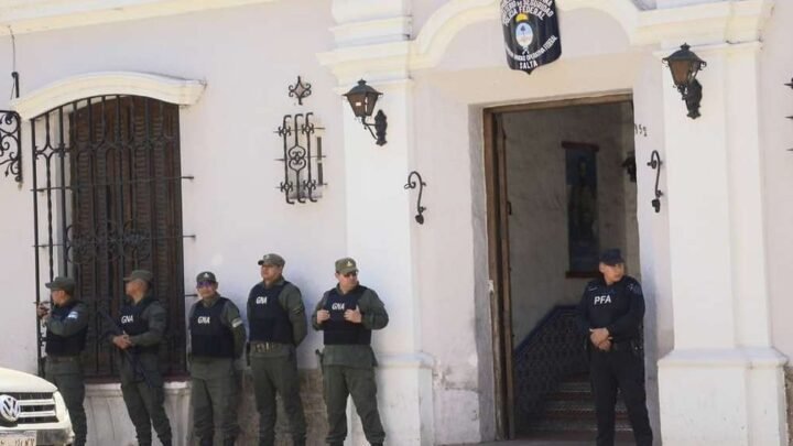 Gendarmería allanó Policía Federal Salta sede