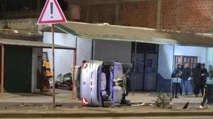 Vuelco en la Bajada del Portezuelo: dos jóvenes resultaron heridos tras perder el control de su auto